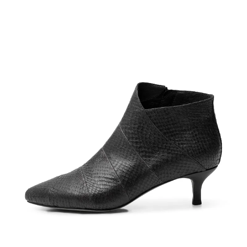 Saga bootie fishleather - BLACK